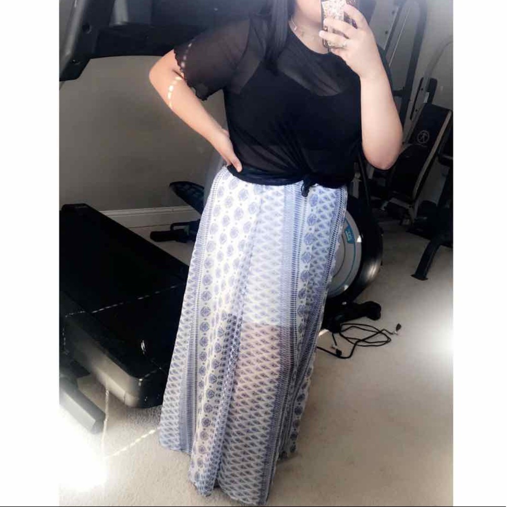 Long flowy Patterned hollister skirt